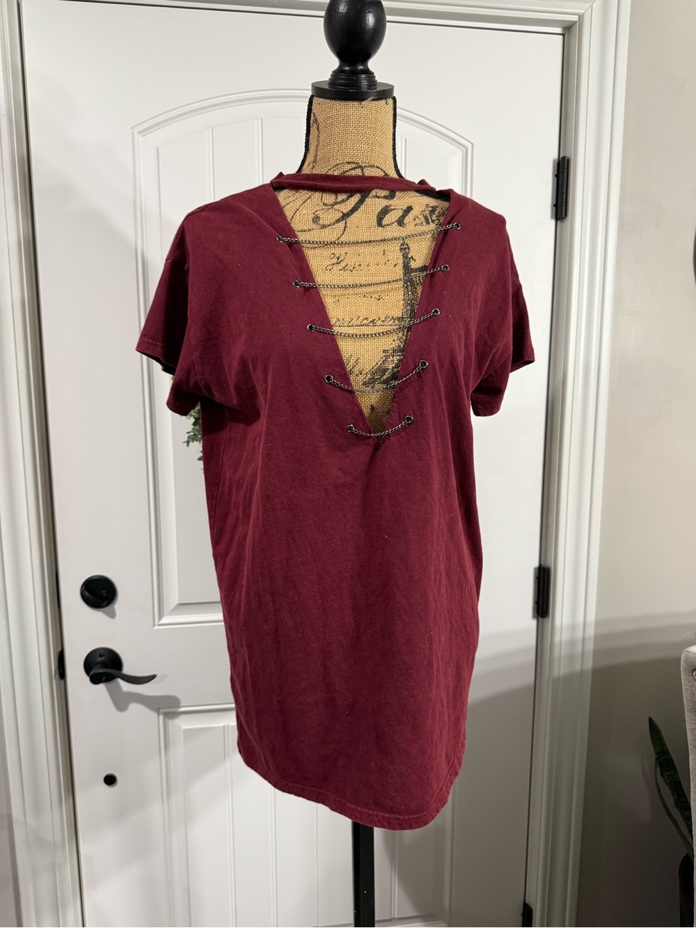 Women's Burgundy chain link front - Short Sleeve Top